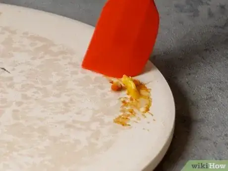 Imagen titulada Clean a Pizza Stone Step 10