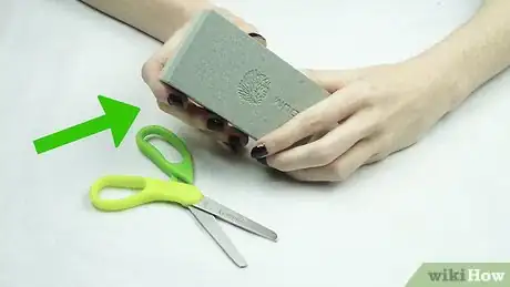 Imagen titulada Sharpen Scissors Step 7