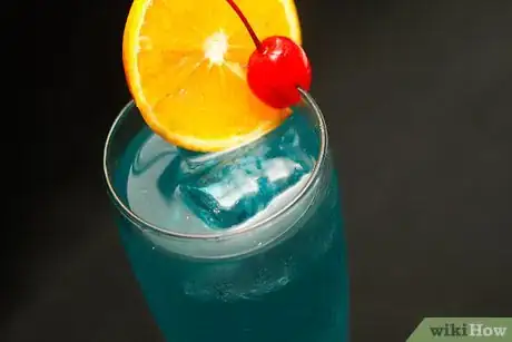 Imagen titulada Make a Blue Lagoon Cocktail Step 5