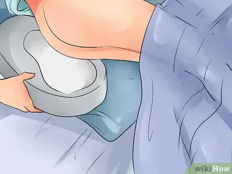 Imagen titulada Position a Bedpan Step 13