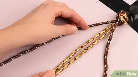 Imagen titulada Make a 4 or 8 Part Round Braid Step 4