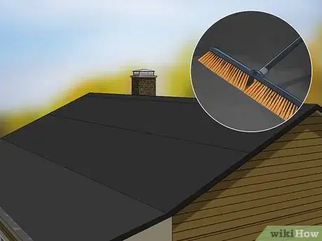 Imagen titulada Apply Rolled Roofing Step 15