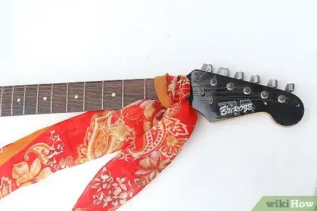 Imagen titulada Decorate a Guitar Step 2
