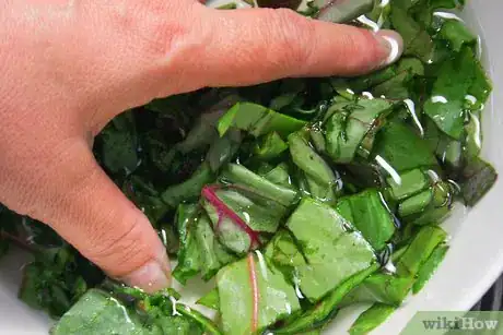 Imagen titulada Cook Beet Greens Step 10