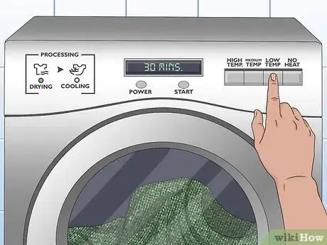 Imagen titulada Shrink a Wool Sweater Step 3
