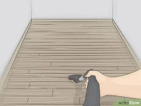 Imagen titulada Finish Hardwood Floors without Sanding Step 5
