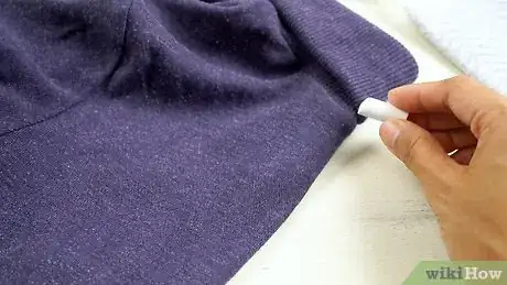 Imagen titulada Cut the Neckline of a Shirt Step 8