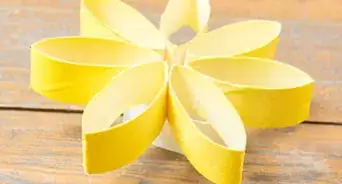 hacer flores de papel higiénico