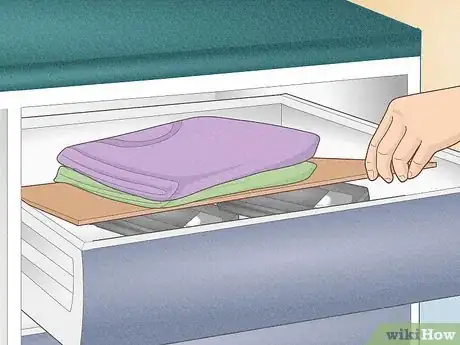 Imagen titulada Make a Secret Place in Your Room Step 4