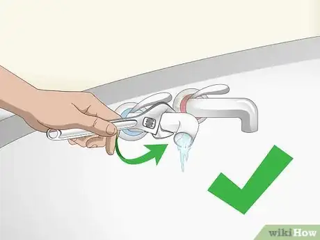 Imagen titulada Clean an Enamel Bathtub Step 11