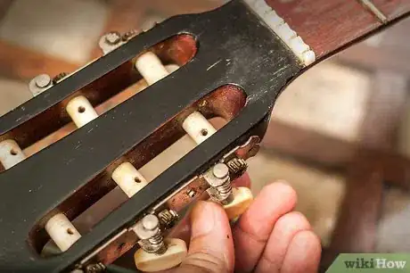 Imagen titulada Change Classical Guitar Strings Step 5