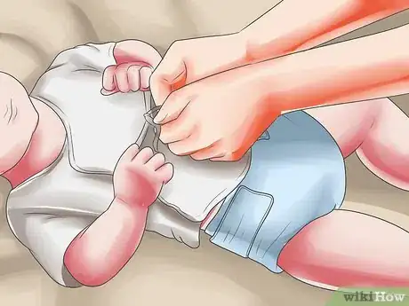 Imagen titulada Identify and Change a Soiled Diaper Step 10