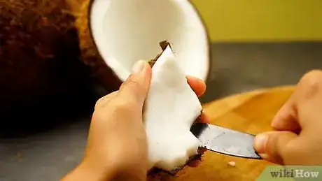 Imagen titulada Eat Coconut Step 4