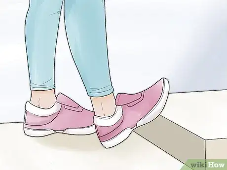 Imagen titulada Stretch for Achilles Tendonitis Step 7