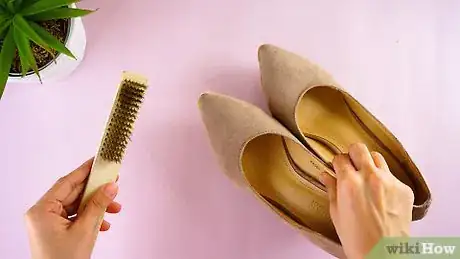 Imagen titulada Clean Suede Shoes Step 1