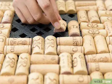 Imagen titulada Make a Bathmat from Corks Step 5