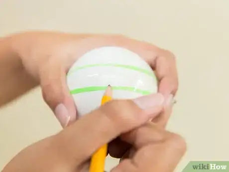 Imagen titulada Make a Pokeball Step 4