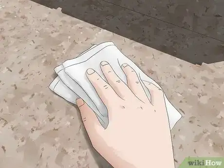 Imagen titulada Get Rid Of Roaches In an Apartment Step 15