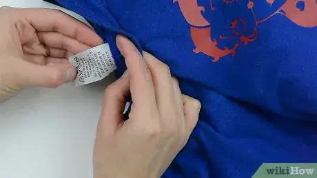 Imagen titulada Remove an Iron on Transfer From Clothes Step 12