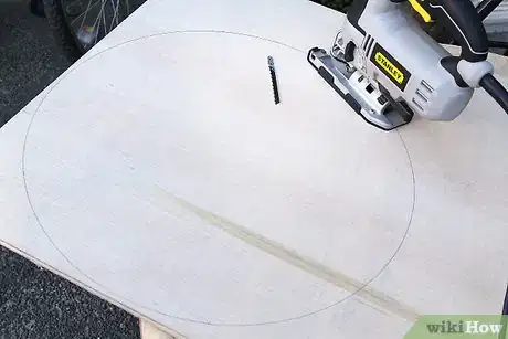 Imagen titulada Make a Wooden Shield Step 4