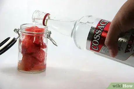 Imagen titulada Infuse Vodka With Watermelon Step 10