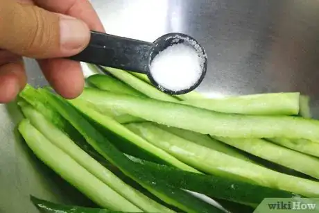 Imagen titulada Cook a Cucumber Step 4
