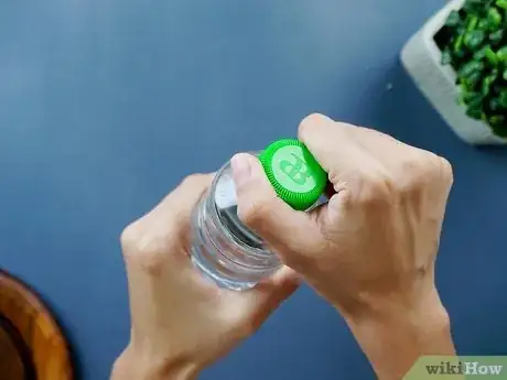 Imagen titulada Open a Bottle of Water Step 7