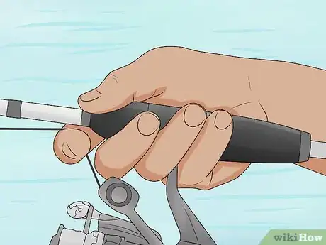Imagen titulada Cast Spinning Tackle Step 10