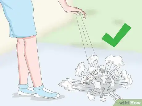 Imagen titulada Make a Simple Smoke Bomb Step 12