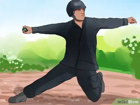 Imagen titulada Throw a Hand Grenade Step 8