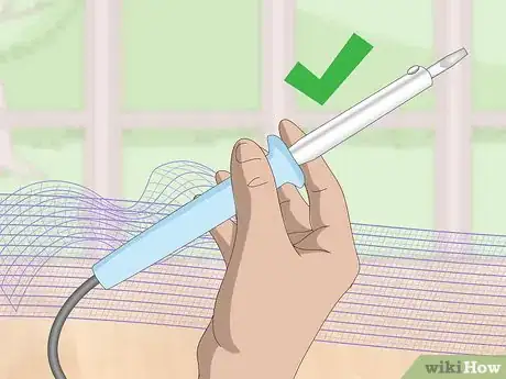 Imagen titulada Keep Deco Mesh from Fraying Step 1