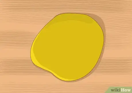 Imagen titulada Make a Minion Cake Step 4
