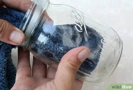 Imagen titulada Make Glow Jars Step 15