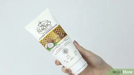 Imagen titulada Condition Your Hair Step 9