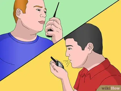 Imagen titulada Talk on a Radio (Walkie Talkie) Step 4