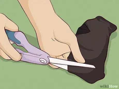 Imagen titulada Get Wavy Hair Overnight with a Bun Step 1