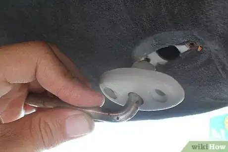 Imagen titulada Remove a Sun Visor Step 4
