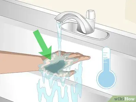 Imagen titulada Remove Tar From Skin Step 1