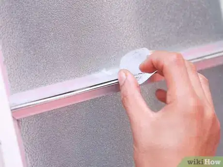 Imagen titulada Clean Glue from Windows Step 12