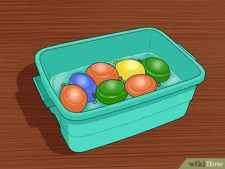 Imagen titulada Fill Up a Water Balloon Step 9