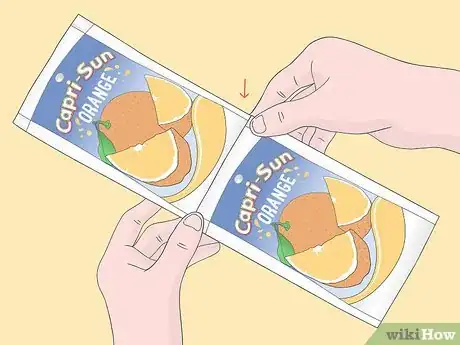 Imagen titulada Make a Capri Sun Purse Step 11