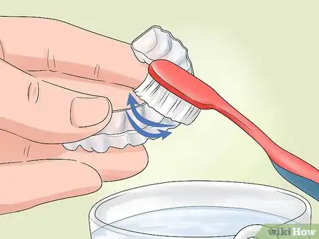Imagen titulada Clean a Plastic Retainer Step 7