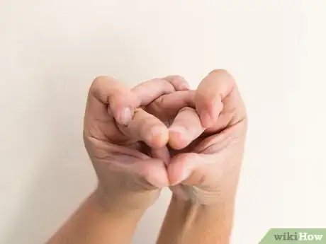 Imagen titulada Do a Snake Hand Trick Step 10