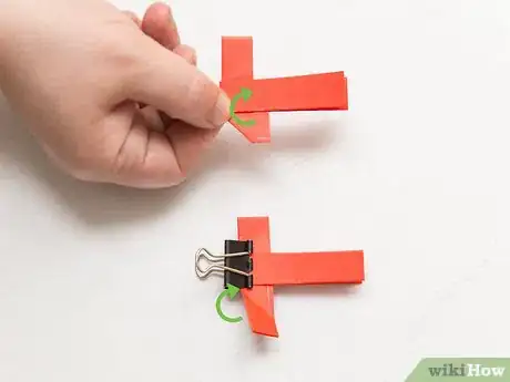 Imagen titulada Make a Paper Bracelet Step 13