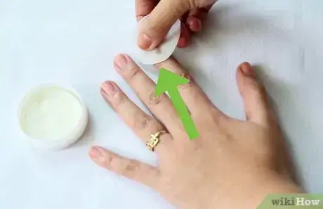 Imagen titulada Apply Magnetic Nail Polish Step 10