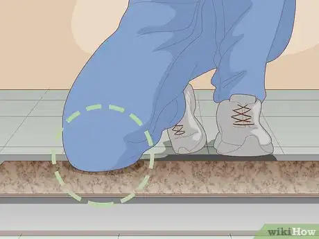 Imagen titulada Cut Vinyl Plank Flooring Step 5