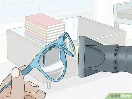 Imagen titulada Stretch Sunglasses Step 3