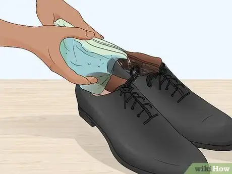 Imagen titulada Widen Leather Shoes Step 18