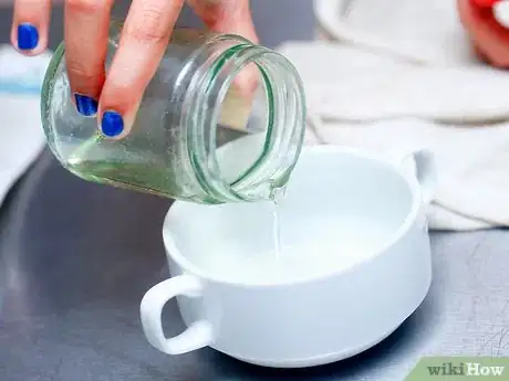 Imagen titulada Apply Castor Oil for Hair Step 7