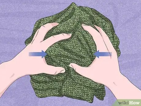 Imagen titulada Shrink a Wool Sweater Step 7
